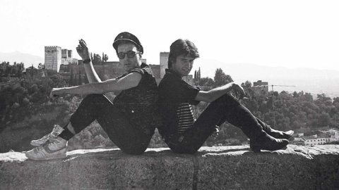 Joe Strummer y Jesús Arias, en Granada. / JUAN JESÚS GARCÍA