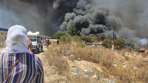 El incendio del asentamiento de Palos de la Frontera (Huelva), a 24 de septiembre de 2023