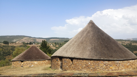 Pallozas valladas en Os Ancares (Lugo)