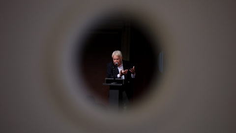 El expresidente del Gobierno Felipe González durante la presentación de su archivo sonoro en el Ateneo de Madrid. E.P./Eduardo Parra