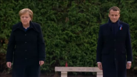 HistÃ³rica imagen de Macron y Merkel en el lugar del armisticio de 1918