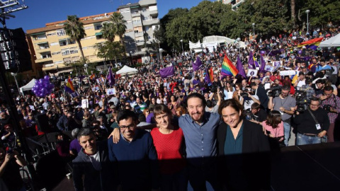 La diputada al Congrés per En Comú Podem, Lucia Martín, el tinent d'alcalde de Barcelona Gerardo Pisarello, la portaveu del Parlament de Catalunya en Comú - Podem, Jèssica Albiach, el secretari general de Podemos, Pablo Iglesias, i l'alcald