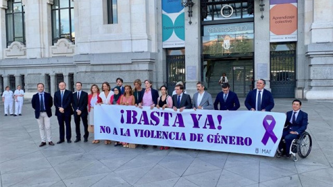 El Ayuntamiento de Madrid celebra un minuto de silencio en repulsa por el asesinato machista de una mujer en Tetuán. Europa Press