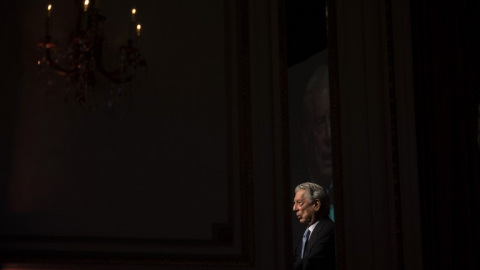 El escritos peruano y Premio Nobel Mario Vargas Llosa, en una conferencia en la Cámara de Comercio de Argentina. AFP / EITAN ABRAMOVICH