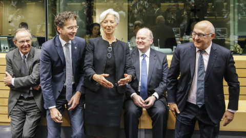 El ministro de Finanzas italiano, Carlo Padoan; el presidente del Eurogrupo, Jeroen Dijsselbloem; la directora gerente del FMI, Christine Lagarde; el ministro de Finanzas irlandés, Michael Noonan, y su homólogo galo, Michel Sapín, al inicio