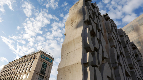 El logo de Banca Carige, en un edificio en Roma. REUTERS/Alessandro Bianchi