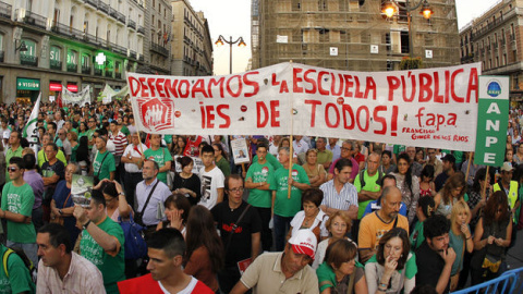 La Marea Verde en defensa de la educación durante una movilización en Madrid. EFE