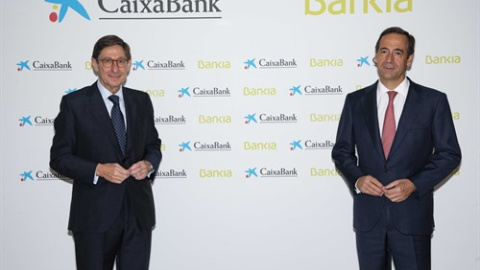 El presidente de Bankia  José Ignacio Goirigolzarri y el consejero delegado de la nueva entidad, Gonzalo Gortázar, en la sede de Caixabank, en Valencia 18 de septiembre de 2020.