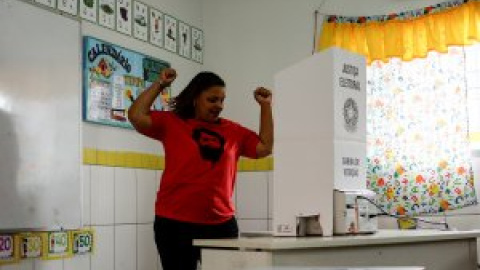 Los brasileños ya votan en una elección muy igualada entre Lula y Bolsonaro