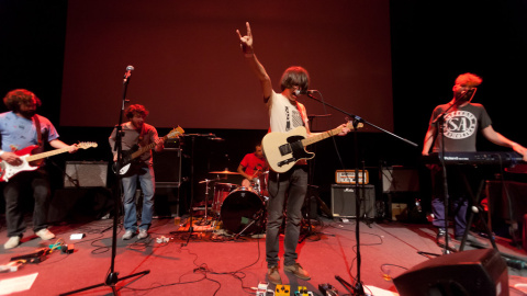 El grup de música Zeidún durant un concert.