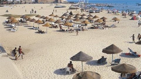 Turistas en una playa de Túnez. La foto fue tomada tras el atentado. EUROPA PRESS