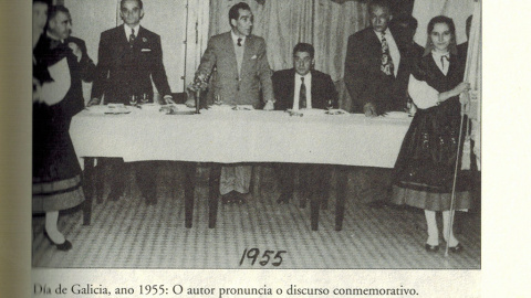 31/10/22 De izquierda a derecha, Electra Rodríguez, Carlos Tomé, Celestino López, Elixio Rodríguez, Luís Soto, Horacio Casas y Adela Costal, celebrando el Día de Galicia el 25 de julio de 1955 en México