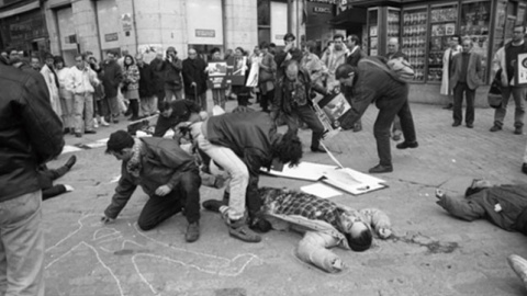 Acción en la Puerta del Sol de Madrid durante el Día Mundial de la Lucha Contra el SIDA, el 1 de diciembre de 1995 / A.S