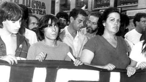 Protesta contra la comisaría de Entrevías por la muerte de un joven.