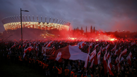 Un manifestación en Varsovia, Polonia. Los grupos nacionalistas que creen que los valores tradicionales polacos están bajo amenaza marchan cada año para conmemorar el aniversario de la independencia del país. REUTERS / Adam Stepien / Agencj