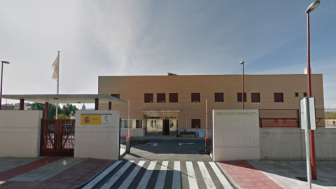 Fachada de la Casa Cuartel de la Guardia Civil en Guadix, Granada. / Maps