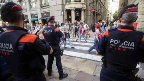 14/07/2019 - Los Mossos d'Esquadra patrullando una calle de Barcelona / EFE (ARCHIVO)