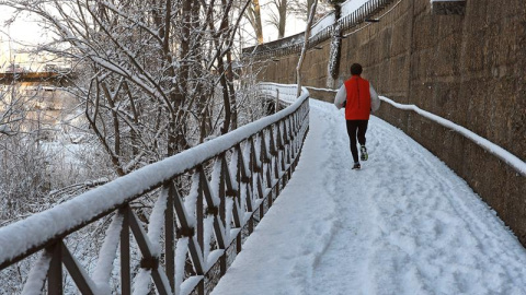 La Aemet prevé para este viernes en León un tiempo muy nuboso con precipitaciones, persistentes en las montañas. / EFE