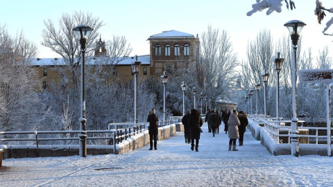 Aspecto que presenta la capital leonesa en medio del temporal de frío y nieve. / EFE