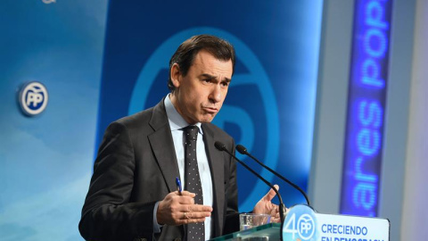 El coordinador general del PP, Fernando Martínez Maíllo, durante la rueda de prensa posterior a la reunión que el Comité de Dirección del partido ha celebrado esta mañana en la sede de la calle Génova. EFE/Fernando Villar