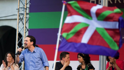 El secretario general de Podemos, Pablo Iglesias, durante el mitin que la coalición Unidos Podemos ha celebrado hoy en Vitoria. EFE/David Aguilar