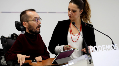 Los portavoces de Podemos Pablo Echenique y Noelia Vera comparecen en rueda de prensa tras el Consejo de Coordinación de la formación, en la sede del partido, en Madrid. EFE/Ballesteros