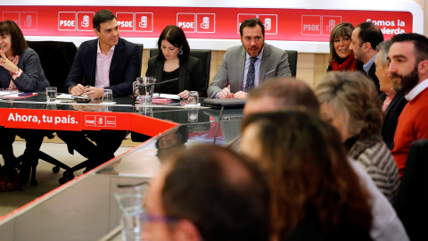 El secretario general del PSOE, Pedro Sánchez, durante la reunión de la Permanente en la sede del partido, en la madrileña calle de Ferraz. EFE/ Juan Carlos Hidalgo