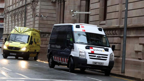 El exresponsable del Palau de la Música, Félix Millet, abandonó esta tarde la Audiencia de Barcelona en ambulancia, y Jordi Montull en un furgón policial, tras la sentencia de la Fiscalía en la vista celebrada hoy en Barcelona en la que se 