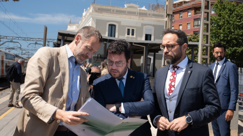 El presidente de Adif, Ángel Contreras, visita la estación de Renfe de Gavà, a 8 de mayo de 2023, en Barcelona.