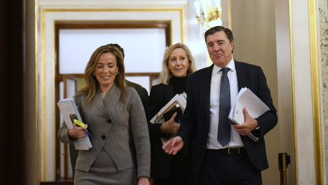 Miembros de la Mesa del Congreso, a su llegada a la Cámara Baja, a 28 de noviembre de 2023.