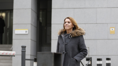 La ex secretaria general del PP María Dolores de Cospedal a la salida este martes de la Audiencia Nacional, a 28 de noviembre de 2023.