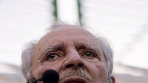 El excoordinador general de IU Julio Anguita participa en el acto central de campaña de Unidos Podemos, en Córdoba. EFE/Rafa Alcaide