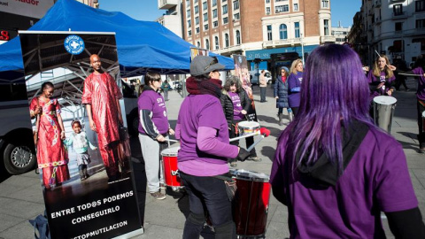 Médicos del Mundo organiza un acto en la plaza de Callao con motivo del Día Internacional de tolerancia cero con la Mutilación Genital Femenina. En el acto 13 mujeres activistas contra la mutilación genital -procedentes de Nigeria, Guinea, 