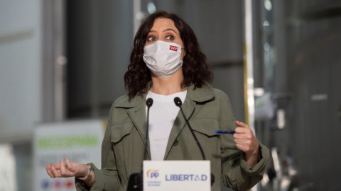 La presidenta de la Comunidad de Madrid y candidata a la reelección, Isabel Díaz Ayuso, interviene en una rueda de prensa convocada durante su visita a Villarejo de Salvanés, a 29 de abril de 2021, en Villarejo de Salvanés, Madrid, (España)