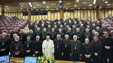 El papa Francisco recibió este martes 28 de noviembre de 2023 a los obispos de la Conferencia Episcopal Española (CEE) para abordar las conclusiones de un informe sobre la situación de los seminarios en el país.