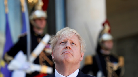 22/08/2019.- El primer ministro británico, Boris Johnson, tras su reunión con el presidente francés, Emmanuel Macron, en París. REUTERS/Gonzalo Fuentes