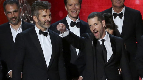 David Benioff y D.B. Weiss, durante una gala de los Emmy. REUTERS