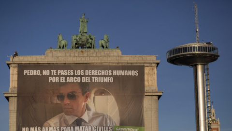 Cartel que han desplegado los activistas de Greenpeace en Madrid/GREENPEACE