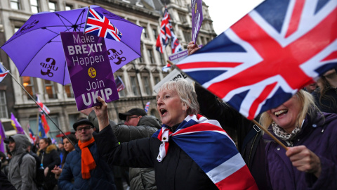 Manifestación en el centro de Londres a favor de la salida del Reino Unido de la UE. REUTERS/Dylan Martinez