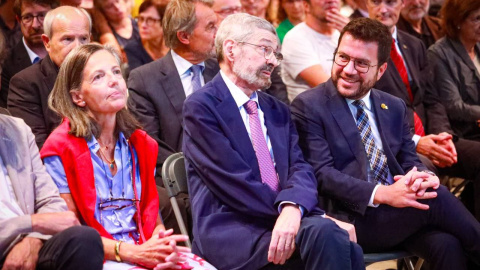 L'historiador Joan B. Culla, al costat del president de la Generalitat, Pere Aragonès, durant l'homenatge que s'ha retut al professor universitari al CCCB.