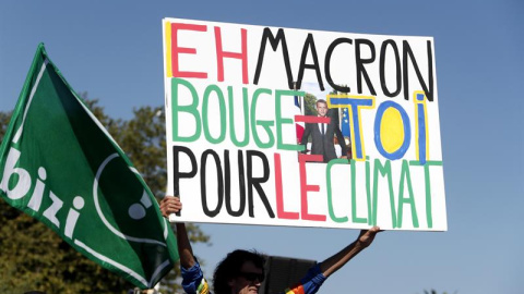 Imagen de la manifestación de la contracumbre del G7 cerca de Biarritz. EFE/EPA