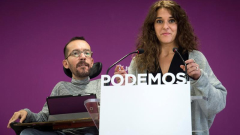 Los portavoces de Podemos, Pablo Echenique y Noelia Vera, comparecen en rueda de prensa tras el Consejo de Coordinación de la formación. EFE/Luca Piergiovanni