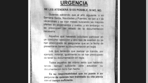 Cartel colocado en una comisaría madrileña.