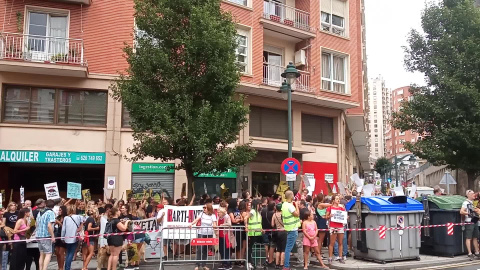 Antitaurinos se concentran en Bilbao