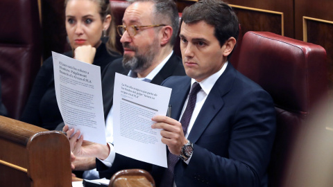 El líder de Ciudadanos, Albert Rivera, durante su intervención en la sesión de control al Gobierno en el Congreso de los Diputados. EFE/Ballesteros