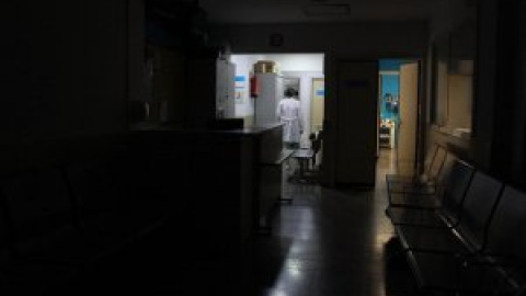 El nuevo plan de Ayuso para las Urgencias se estampa contra su propia precariedad y arranca sin médicos disponibles