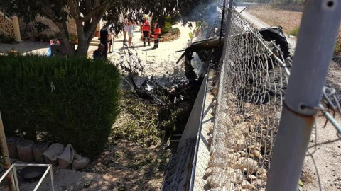 Fotografía capturada de la cuenta de Twitter de Incendios f. Baleares (@iffbaleares) del accidente que ha tenido lugar en el municipio mallorquín de Inca entre un helicóptero y una avioneta que ha resultado con cinco personas fallecidas. EF