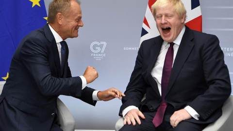 El presidente del Consejo Europeo, Donald Tusk, junto al primer ministro británico, Boris Johnson. EFE