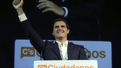 El líder de Ciudadanos, Albert Rivera, en su primer discurso tras haber sido elegido candidato de su partido a la Moncloa. EFE/Chema Moya