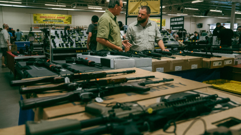 David Beriain presenta 'Armas para el cartel', la nueva entrega de 'Clandestino'. / DMAX